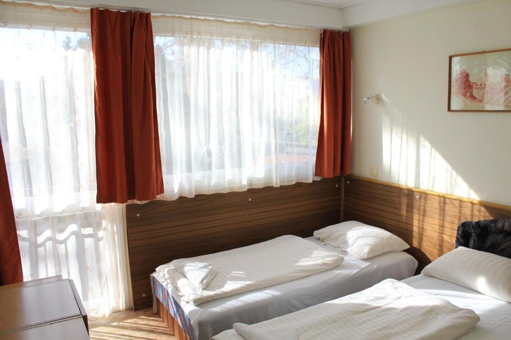 Rev Szallo Balaton Hotel *